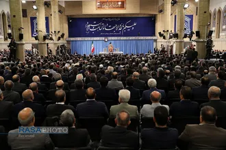 دیدار جمعی از تولیدکنندگان، کارآفرینان و فعالان اقتصادی با رهبر انقلاب