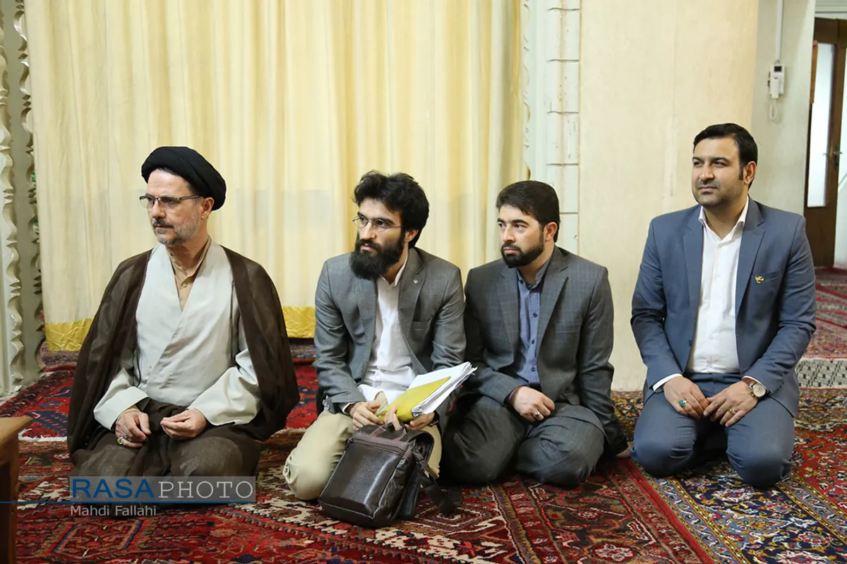 دیدار حجت الاسلام والمسلمین واعظی و دست اندرکاران همایش "نظریه علم اسلامی و کاربست آن در نظام آموزش و پرورش" با حضرت آیت الله سبحانی&lrm;