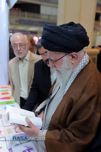 بازدید رهبر معظم انقلاب از سی و پنجمین نمایشگاه بین&zwnj;المللی کتاب تهران