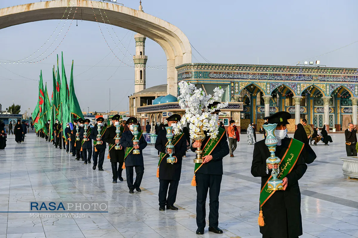 مراسم تعویض پرچم مسجد مقدس جمکران در آستانه نیمه شعبان
