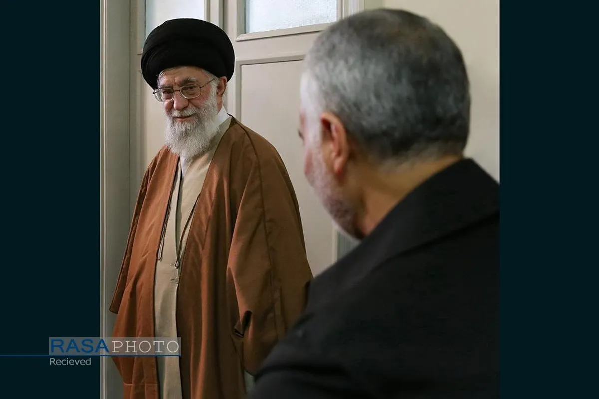 مجموعه&zwnj;ای از عکس&zwnj;های سردار شهید حاج قاسم سلیمانی در کنار رهبر معظم انقلاب