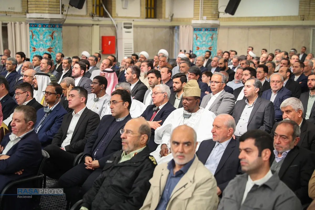 دیدار مسئولان نظام و سفرای کشورهای اسلامی با رهبر معظم انقلاب