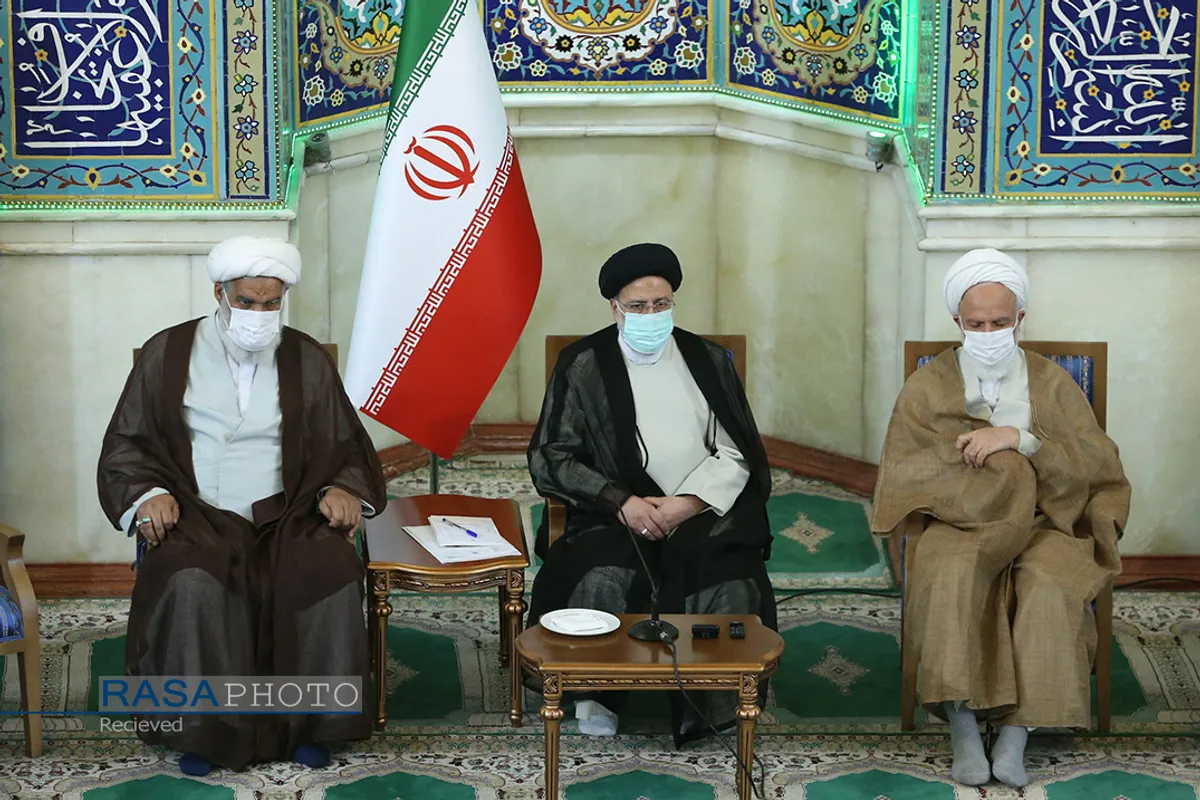 دیدار جمعی از علما و شخصیت&zwnj;های حوزوی با رئیس جمهور