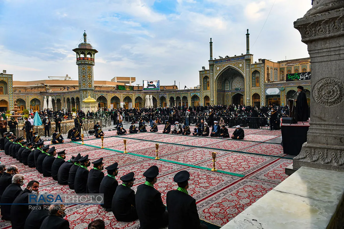 آیین تعویض پرچم حرم در شب وفات حضرت معصومه (سلام الله علیها)