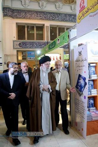 بازدید رهبر معظم انقلاب از سی و پنجمین نمایشگاه بین&zwnj;المللی کتاب تهران