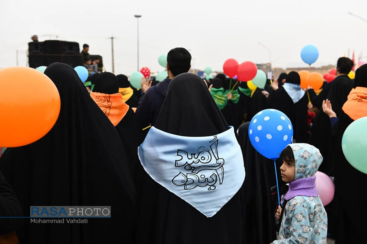 راهپیمایی کالسکه ای پدر و مادرها با عنوان "امید آینده"