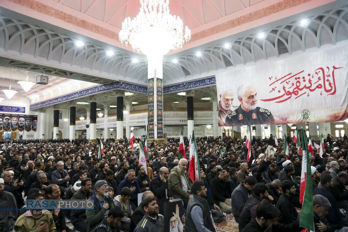 تجمع مردم قم در پی اعلام خبر شهادت رهبر معظم انقلاب
