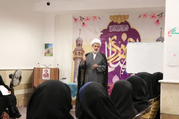 برگزاری نخستین جلسه معارف ناب ویژه طلاب خواهر شهرستان کیار + فیلم و عکس