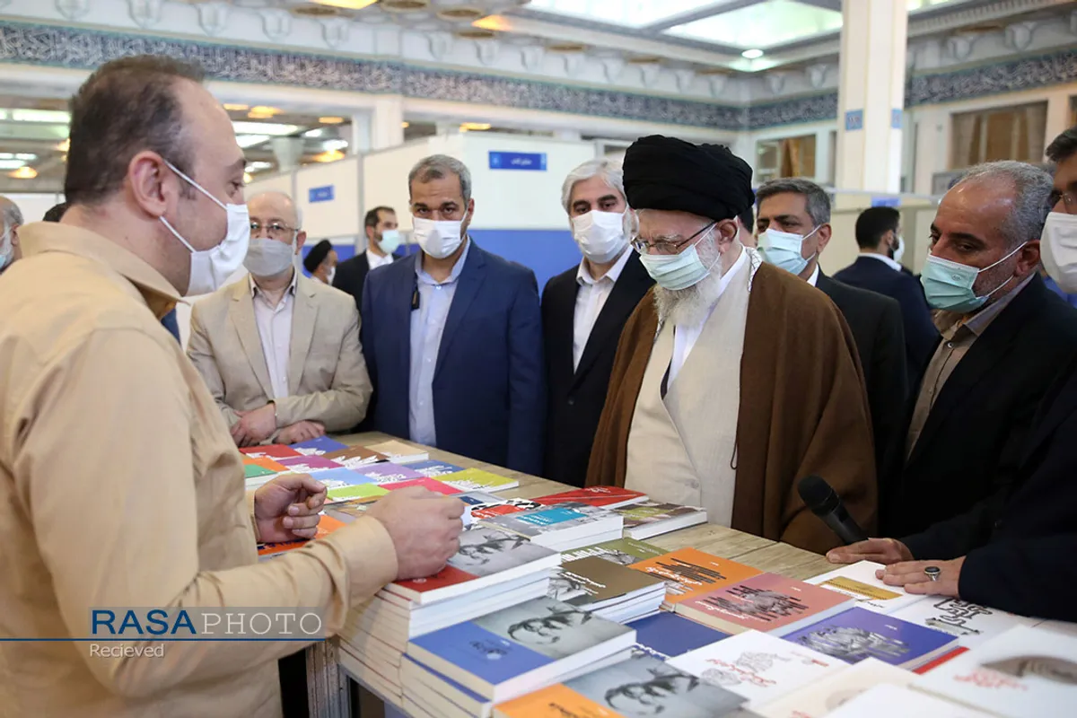 بازدید مقام معظم رهبری از سی و&zwnj;&zwnj; چهارمین نمایشگاه بین&zwnj;المللی کتاب تهران