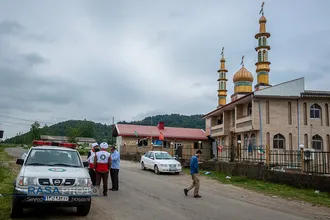 همکاری طلاب جهادی با جمعیت هلال احمر در توزیع ۴۵۰ بسته معیشتی