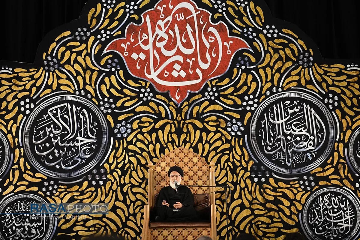 عزاداری دهه اول محرم در هیئت ثارالله(ع) قم با سخنرانی آیت الله مهدی میرباقری