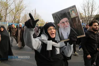 راهپیمایی نمازگزاران تهرانی در حمایت از عزت و اقتدار نظام اسلامی