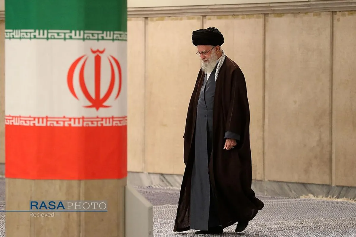 حضور رهبر معظم انقلاب در پای صندوق رای