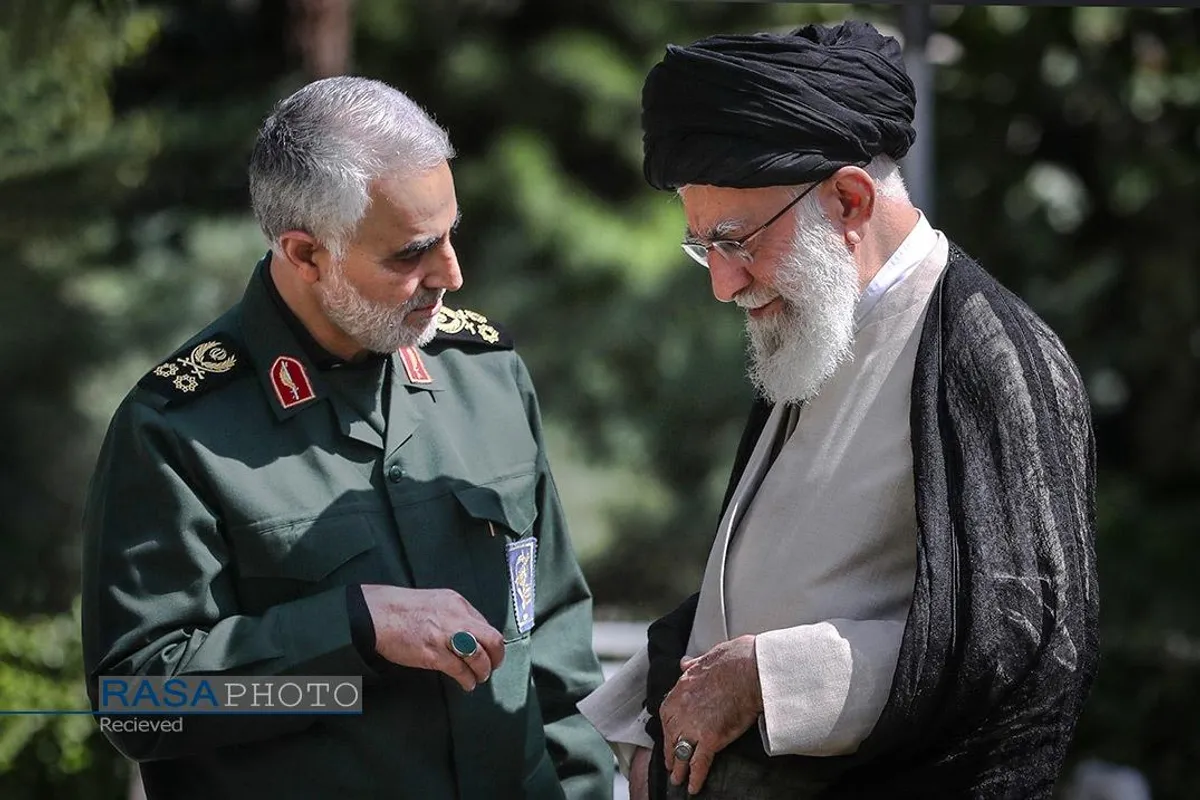 مجموعه&zwnj;ای از عکس&zwnj;های سردار شهید حاج قاسم سلیمانی در کنار رهبر معظم انقلاب