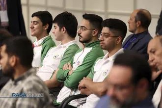 دیدار قهرمانان و مدال&zwnj;آوران ورزشی و المپیادهای علمی جهانی با رهبر انقلاب