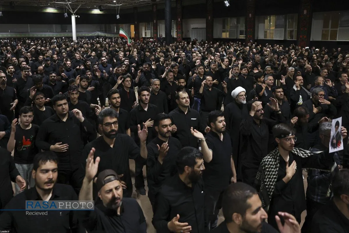 اولین شب مراسم عزاداری ماه محرم در جوار محل عروج ملکوتی امام شهید انقلاب