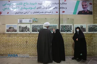 حضور تعدادی از طلاب جانباز در بیت امام راحل (ره)
