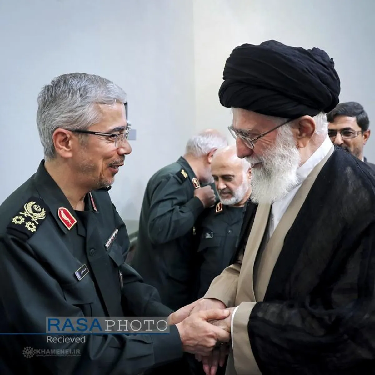 تصاویری از تعدادی شهدای حمله رژیم صهیونیستی در کنار رهبر معظم انقلاب