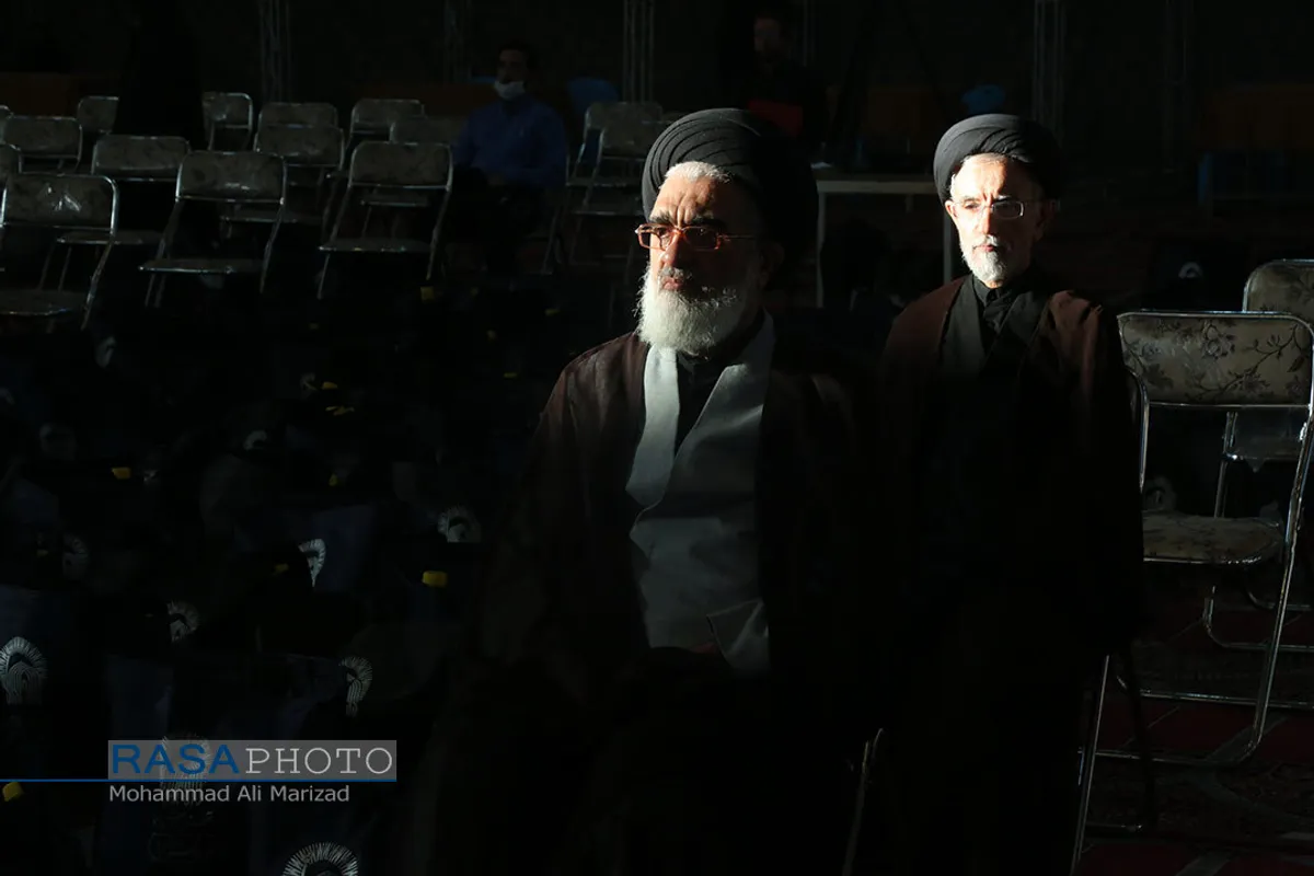 تجلیل از مدافعان سلامت و پرچمداران مواسات و همدلی&lrm;