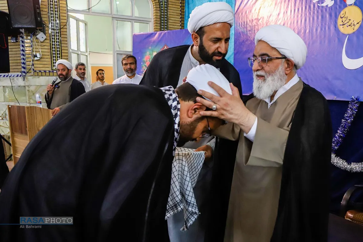 عمامه&zwnj;گذاری تعدادی از طلاب حوزه&zwnj;های علمیه در روز میلاد حضرت امام حسن عسکری (علیه&zwnj;السلام) توسط آیت الله شب&zwnj;زنده&zwnj;دار