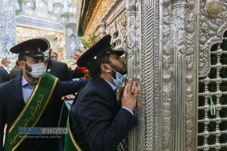 گل&zwnj;آرایی ضریح حرم مطهر در آستانه سالروز ورود حضرت معصومه (سلام الله علیها) به قم