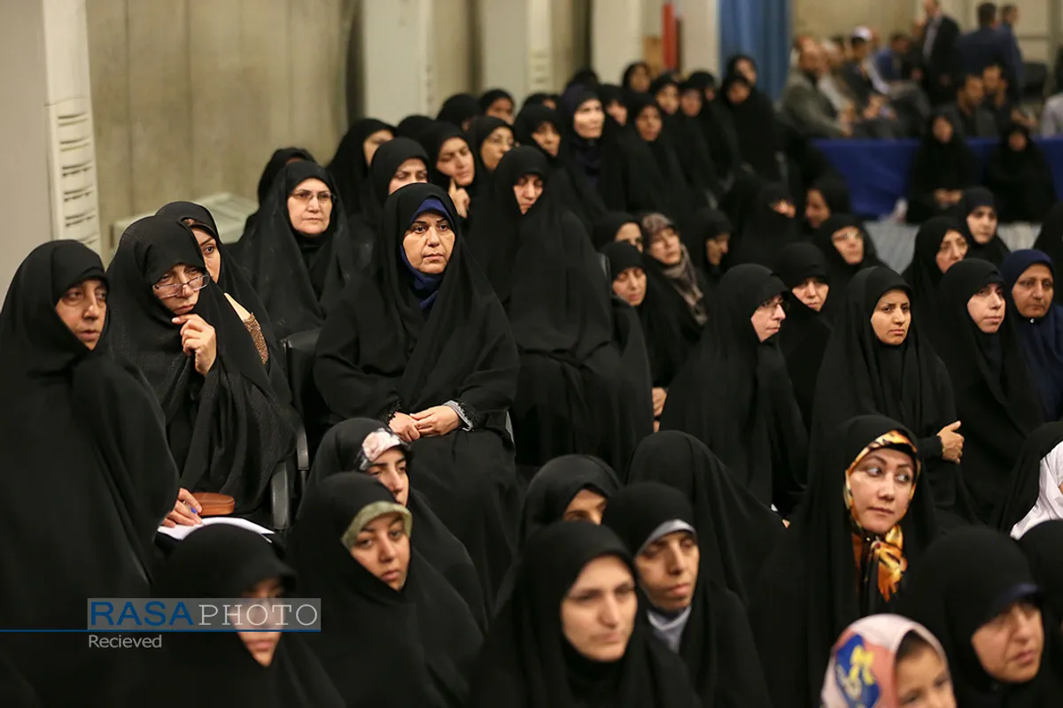 دیدار جمعی از اساتید، اعضای هیئت&zwnj;های علمی و پژوهشگران دانشگاه&zwnj;ها و مراکز علمی با رهبر انقلاب
