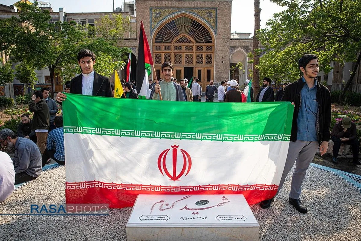تجمع طلاب مدرسه علمیه مروی تهران در حمایت از عملیات نیروهای مسلح
