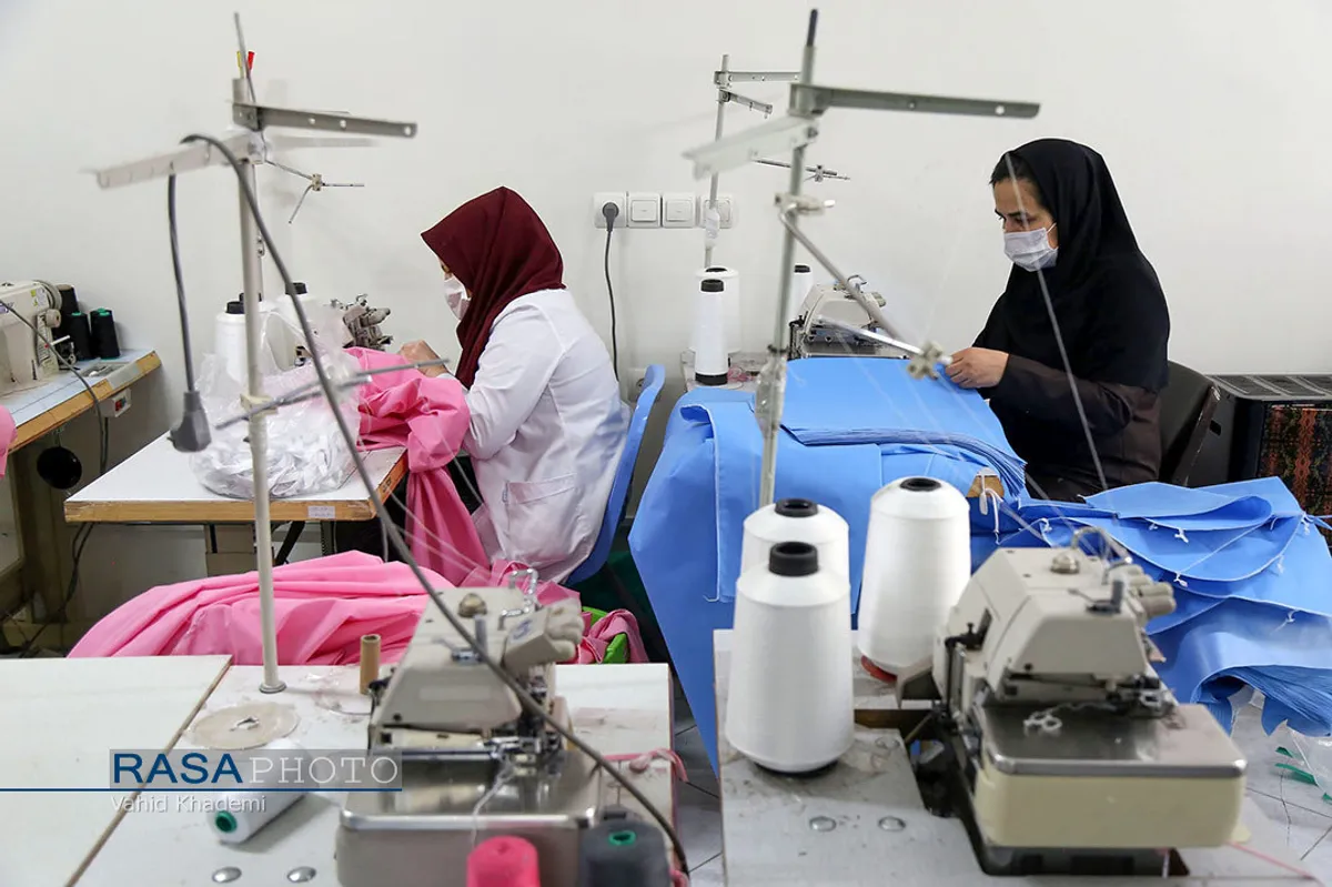 تولید ماسک و لباس بیمارستانی توسط بانوان جهادگر خراسان شمالی&lrm;