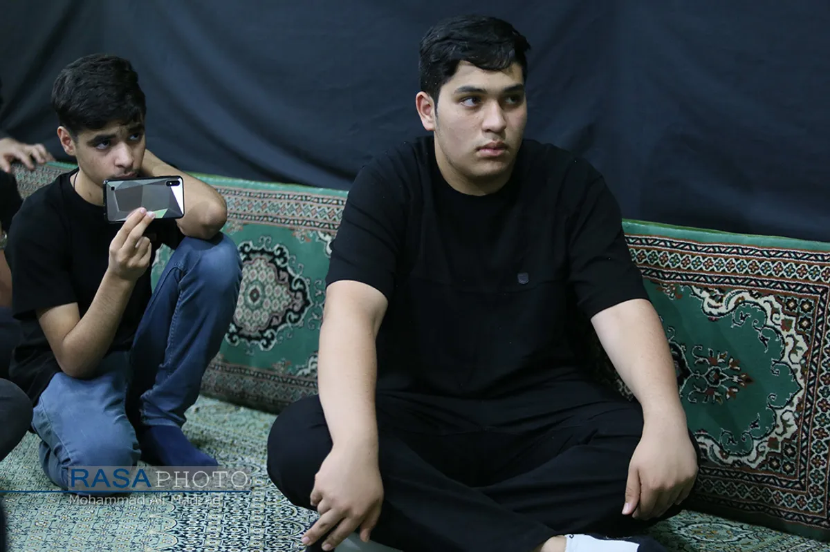 عزاداری جمعی از مهاجرین انگلیسی زبان مقیم قم در هیئت دارالزهرا (س)