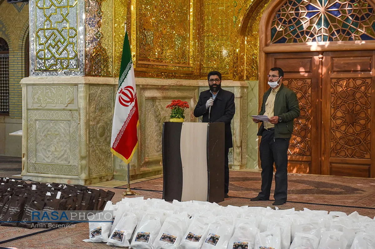 توزیع اقلام بهداشتی بین مجاورین حرم امامزاده سید علاالدین حسین (ع) شیراز