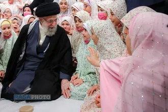 مراسم جشن تکلیف دختران دانش&zwnj;آموز با حضور مقام معظم رهبری