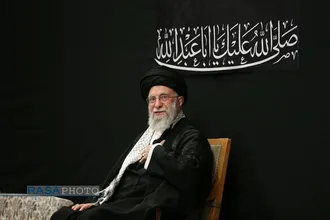 مراسم عزاداری شب عاشورای حسینی (علیه&zwnj;السلام) با حضور رهبر انقلاب