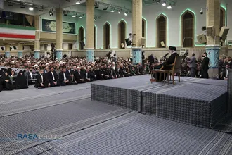دیدار اقشار مختلف مردم در روز مبعث پیامبر اعظم (صلّی&zwnj;الله&zwnj;علیه&zwnj;و&zwnj;آله) با رهبر انقلاب
