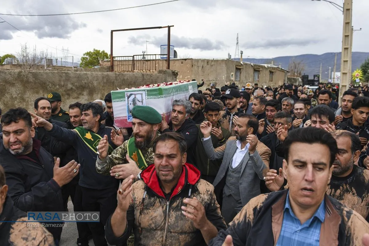 تشییع با شکوه پیکر شهید رسولی بهاروند در روستای ناصروند