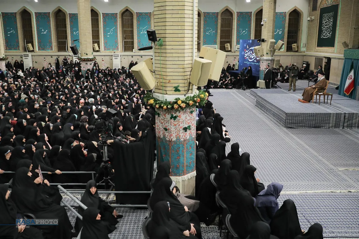 دیدار هزاران نفر از زنان و دختران با رهبر انقلاب