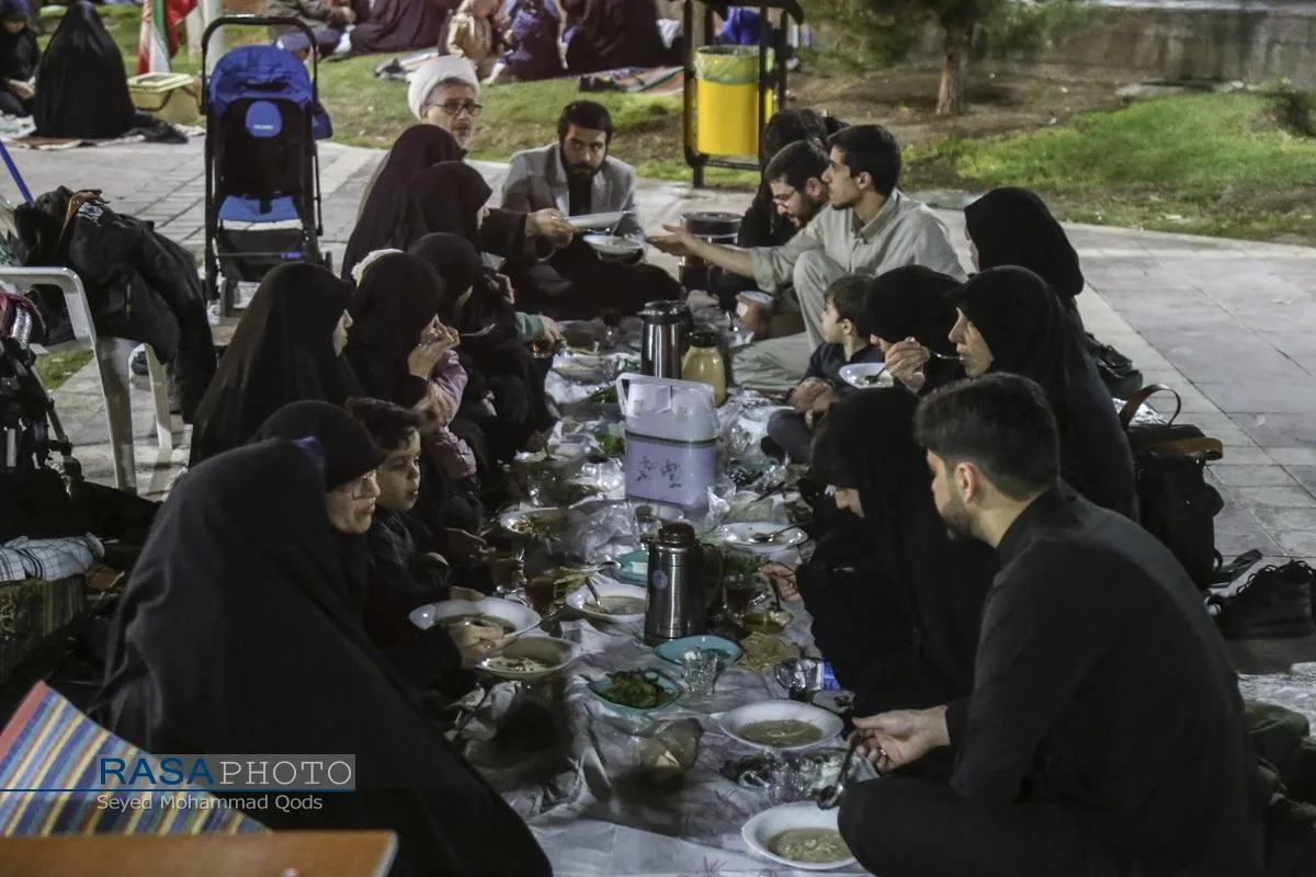 از افطار تا سحر، پاسداری تاریخی مردم از انقلاب