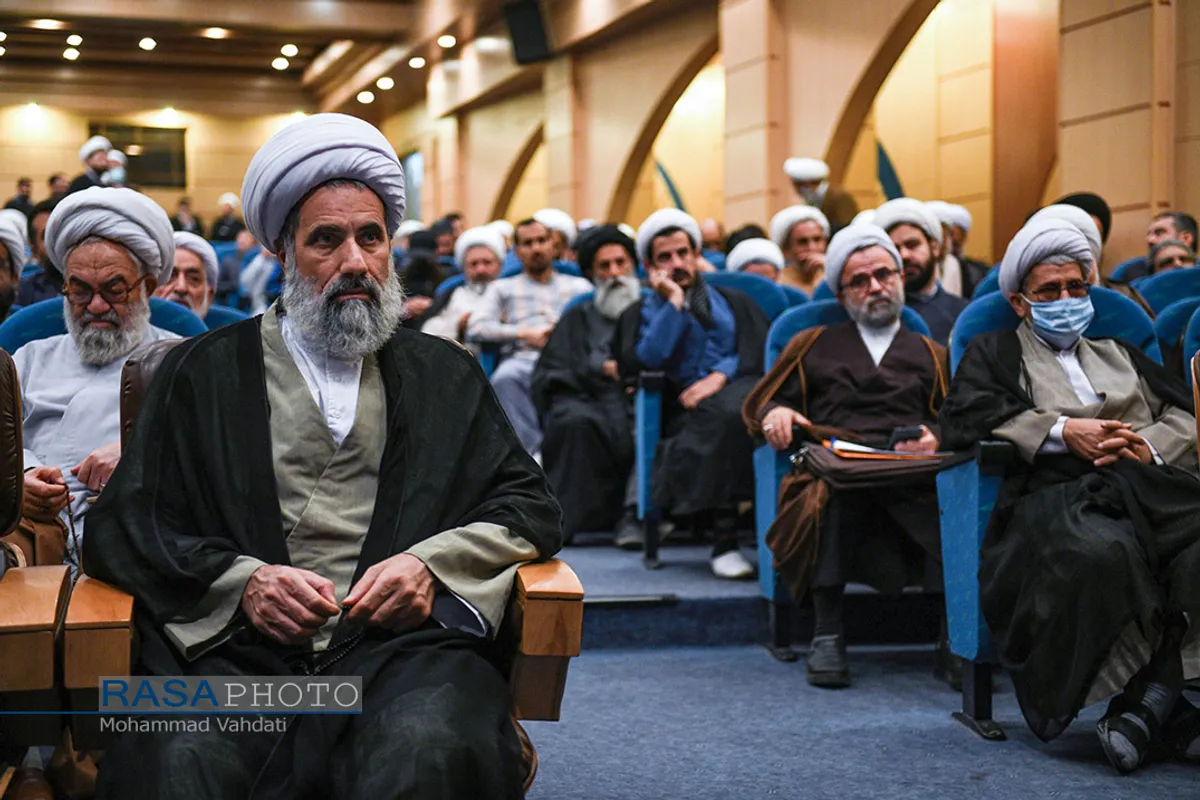 نشست جهاد تبیین با عنوان "امید به آینده انقلاب؛واقعی یا موهوم؟"