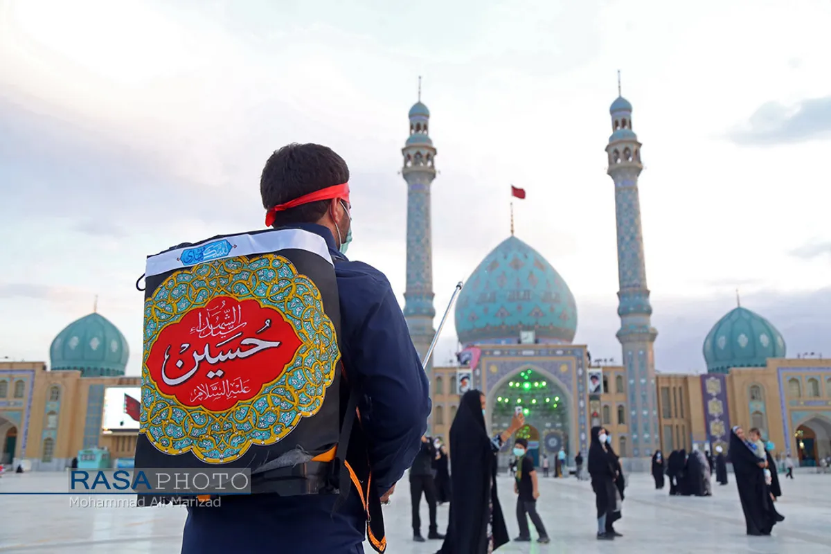 تعویض پرچم مسجد مقدس جمکران در آستانه ماه محرم