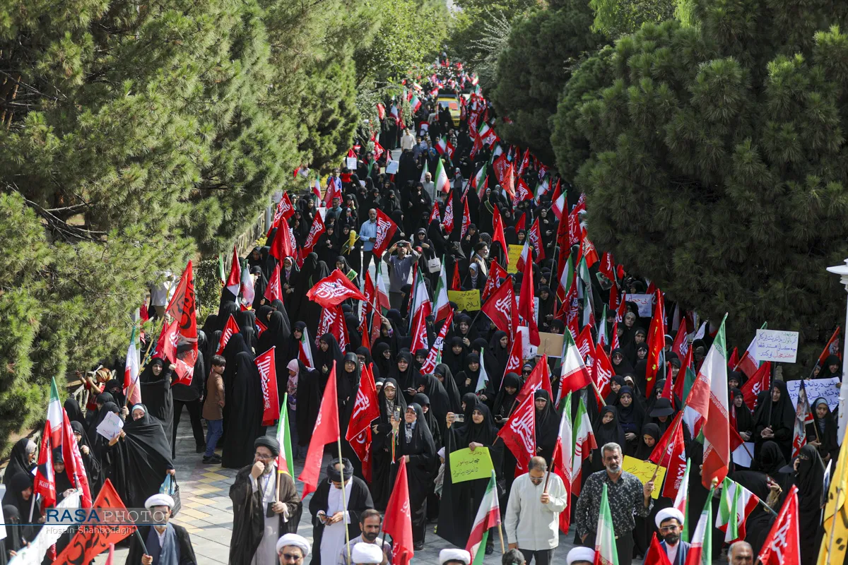 زنجیره انسانی مدافعان حجاب وعفاف