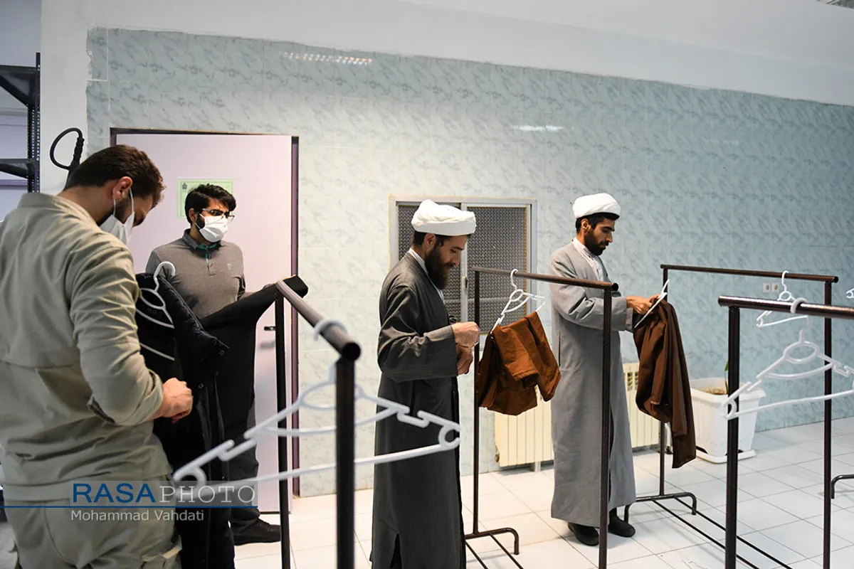 تقدیر جمعی از طلاب از پزشکان و پرستاران فعال در درمان بیماران مبتلا به کرونا