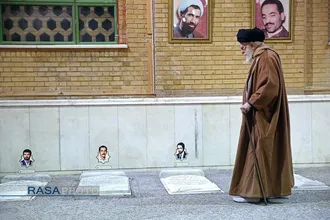 حضور مقام معظم رهبری در مرقد مطهر امام راحل (ره) و گلزار شهدای بهشت زهرا (سلام&zwnj;الله&zwnj;علیها)