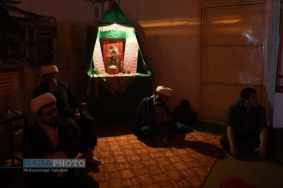 مناجات خوانی شب&zwnj;های ماه مبارک رمضان در هیئت محبین اهلبیت