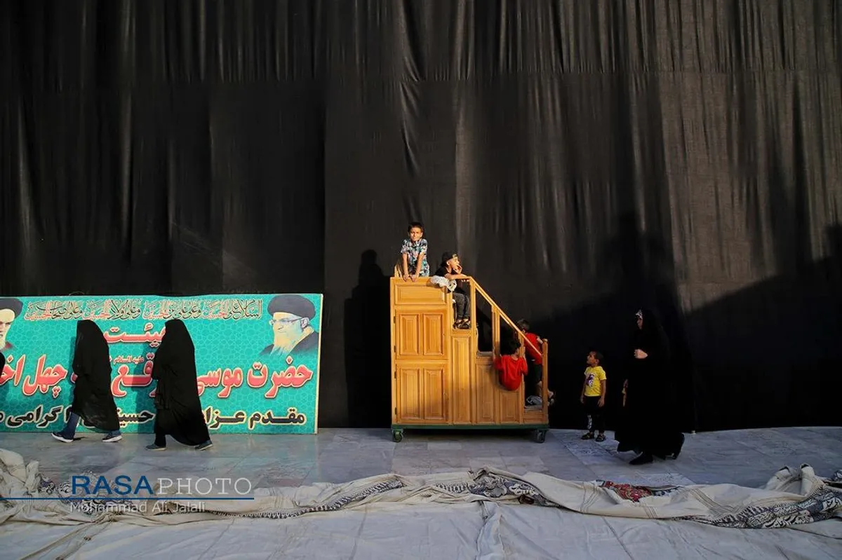 اهتزاز خیمه عزای حضرت ابا&zwnj;عبد&zwnj;الله&zwnj;الحسین (علیه السلام) در حرم امام زاده موسی مبقع قم در آستانه محرم