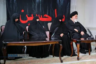 حضور رهبر معظم انقلاب در منزل رئیس&zwnj;جمهور شهید آیت الله رئیسی