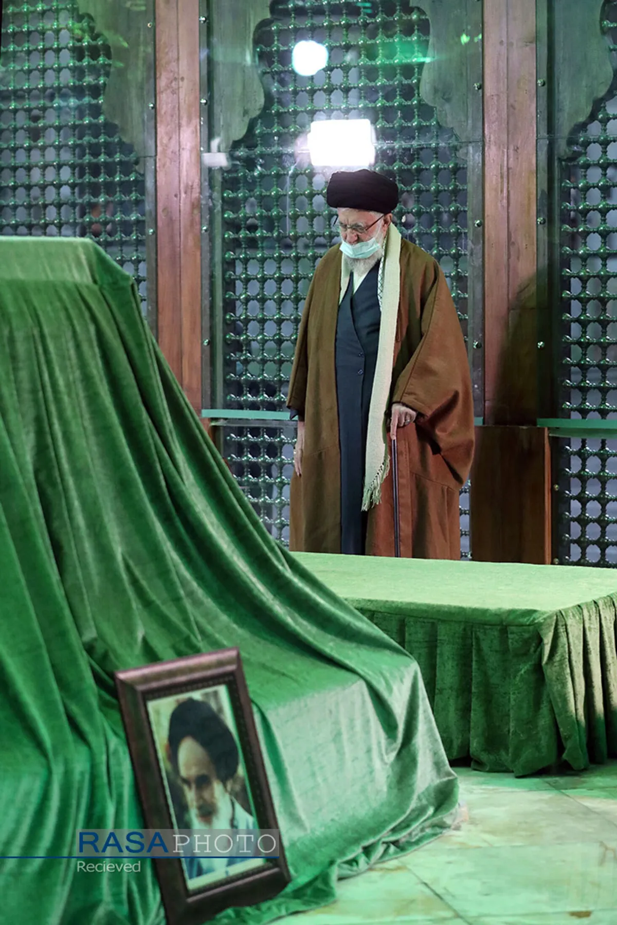 حضور مقام معظم رهبری در مرقد مطهر امام خمینی (ره) و گلزار شهیدان