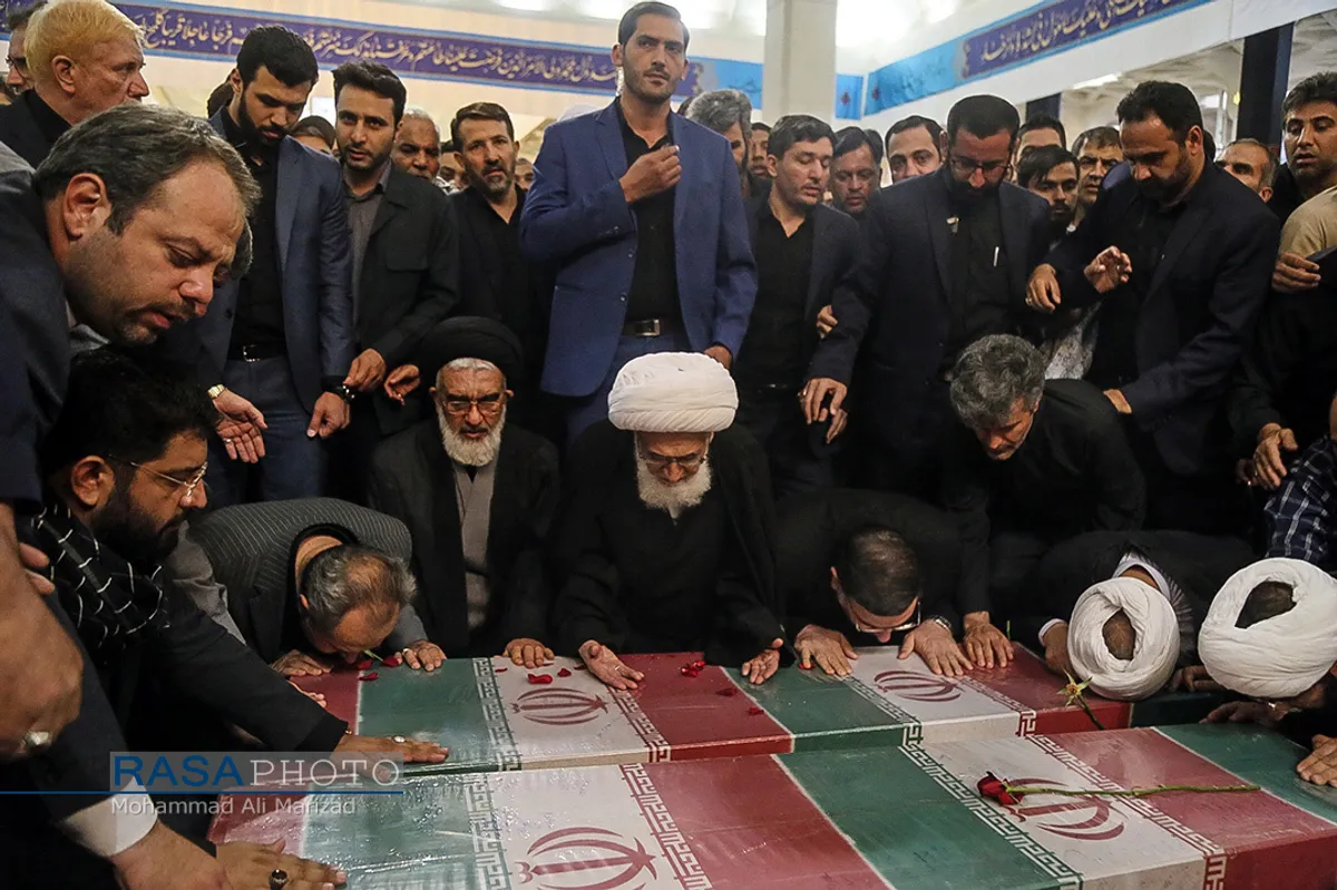 تشییع ۷ شهید گمنام دفاع مقدس در قم