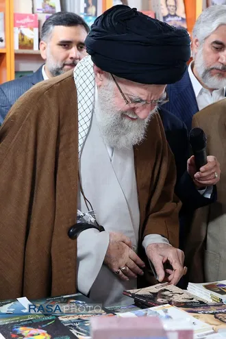 بازدید رهبر معظم انقلاب از سی و پنجمین نمایشگاه بین&zwnj;المللی کتاب تهران
