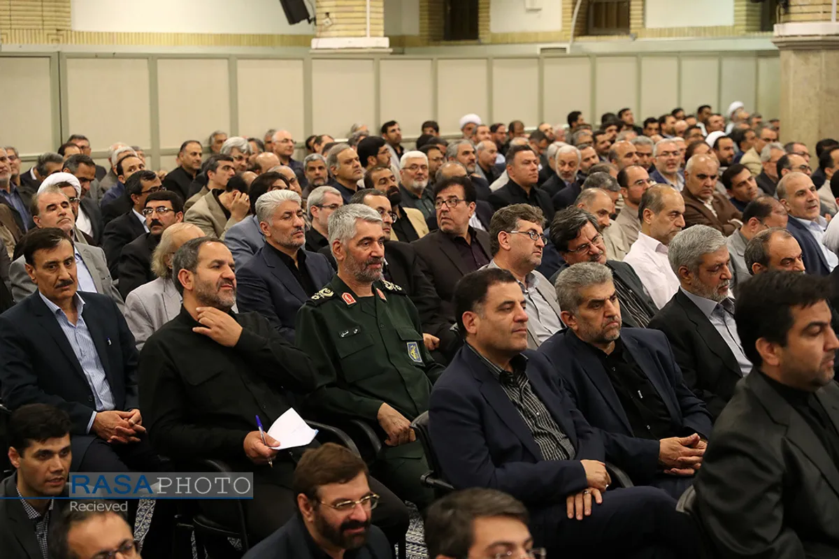دیدار جمعی از اساتید، اعضای هیئت&zwnj;های علمی و پژوهشگران دانشگاه&zwnj;ها و مراکز علمی با رهبر انقلاب