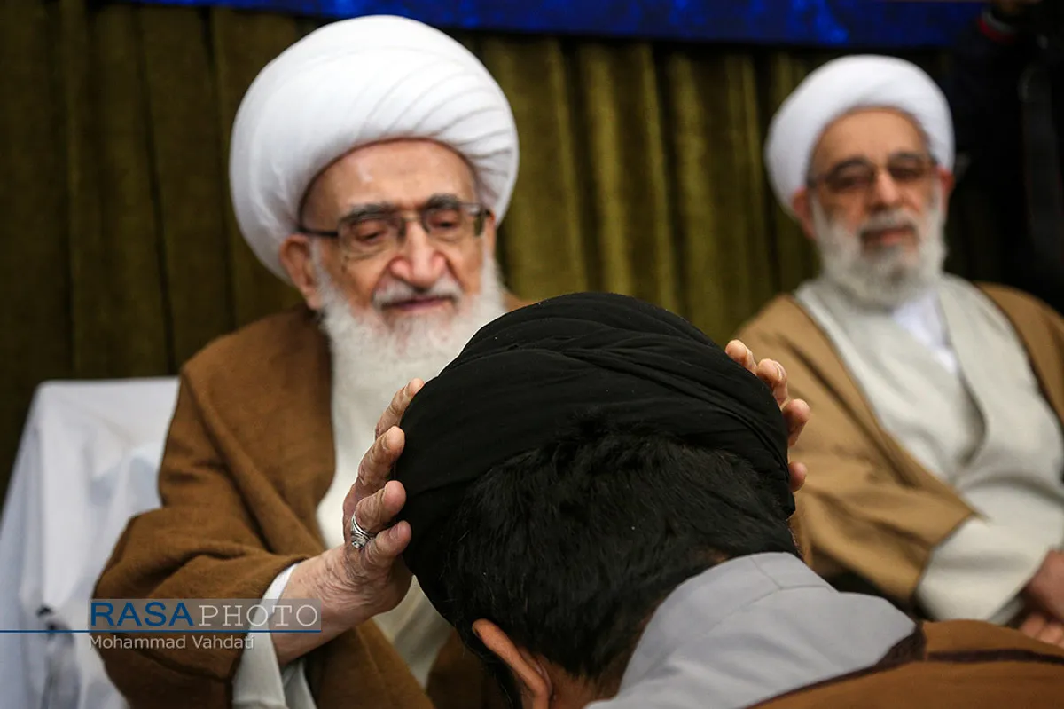 جشن&zwnj;های عمامه&zwnj;گذاری طلاب حوزه علمیه قم در بیوت مراجع تقلید و  علما