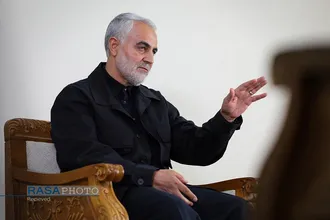 مجموعه&zwnj;ای از عکس&zwnj;های سردار شهید حاج قاسم سلیمانی در کنار رهبر معظم انقلاب